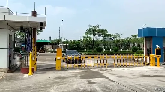 Electric Telescopic Remote Control Safety Gate China Car Park Barrier System