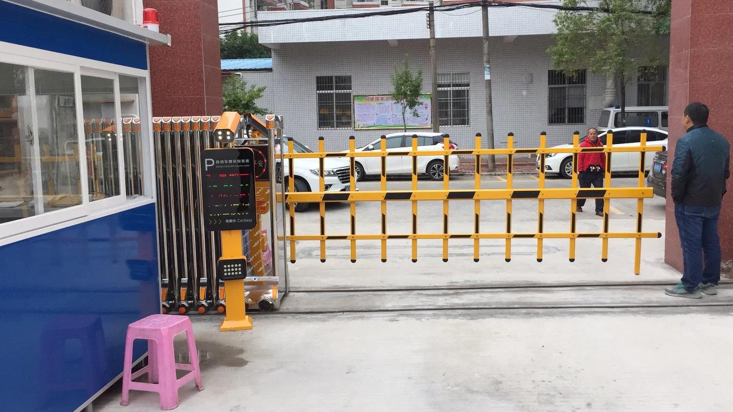 Sistema de barrera telescópico eléctrico del aparcamiento de China de la puerta de seguridad telescópica
